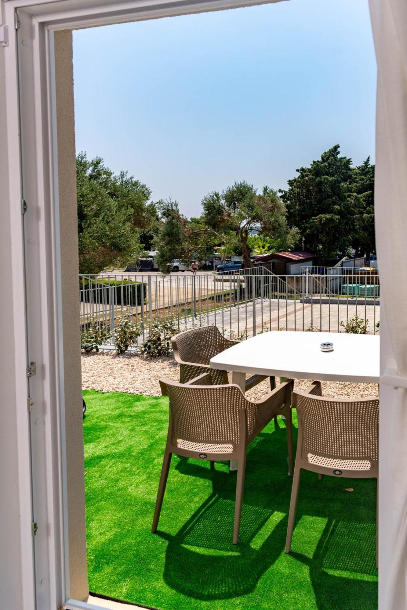 Arti Holiday Homes Banjol Zimmer foto